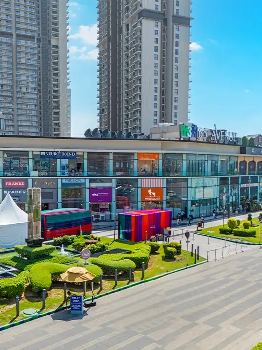 M3M 65th Avenue – retail frontage and forecourt on a clear day (photograph)