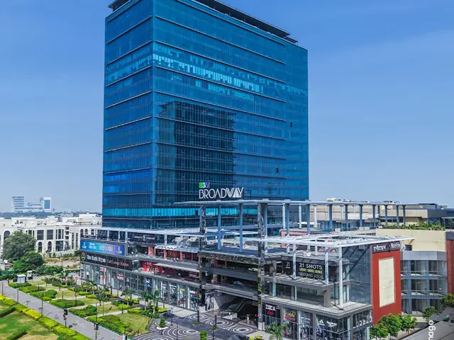 M3M Broadway – office tower above the retail boulevard (actual photograph)