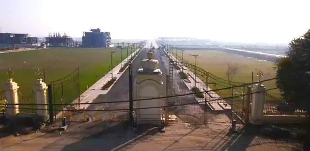 M3M City of Dreams – site photograph of the entrance and central avenue under development