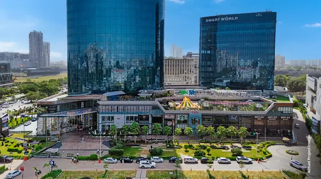 M3M IFC – retail podium, rooftop dining and both towers (actual photograph)