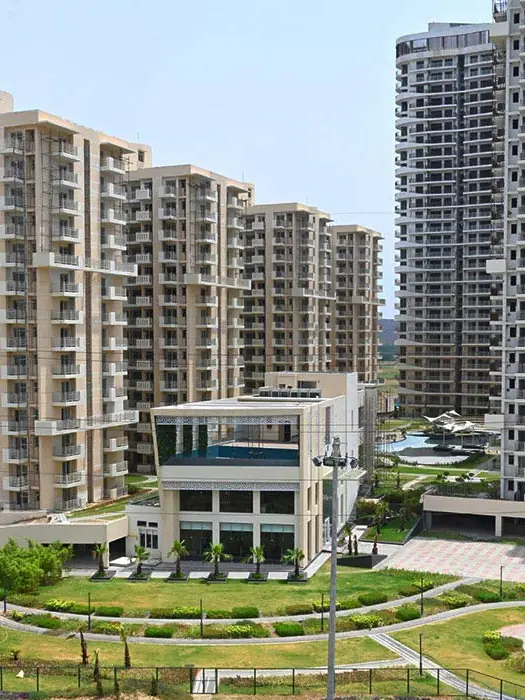 M3M Marina – residential towers and clubhouse (actual photograph)