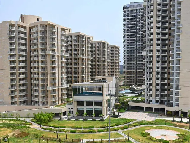 M3M Marina – residential towers and clubhouse (actual photograph)