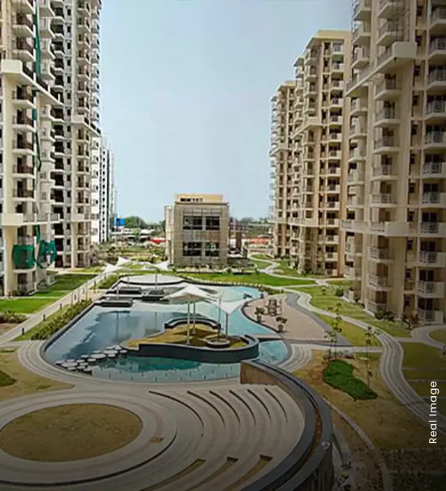 M3M Marina – central greens and pool between the towers (actual photograph)