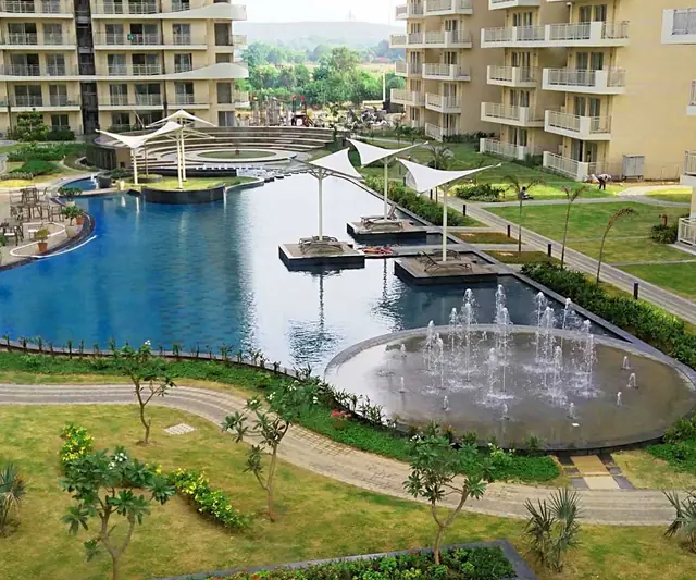 M3M Marina – central water body with fountains (artist's impression)