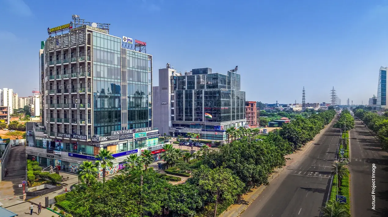 M3M Tee Point – elevated view along the arterial road frontage (actual photograph)
