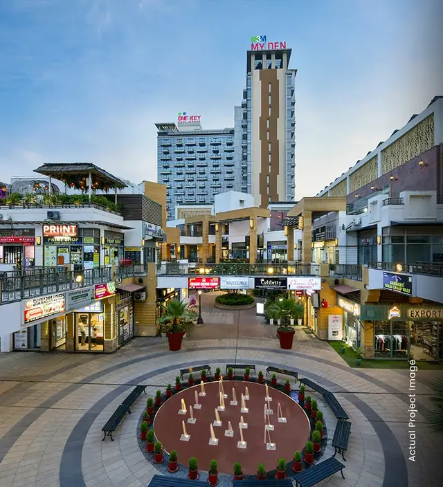 M3M Urbana – central plaza with fountains (actual photograph)